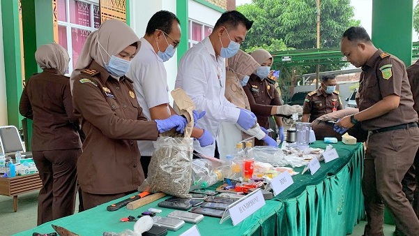 Kejari Metro Musnahkan Barang Bukti Hasil Penanganan 78 Perkara Tindak Pidana