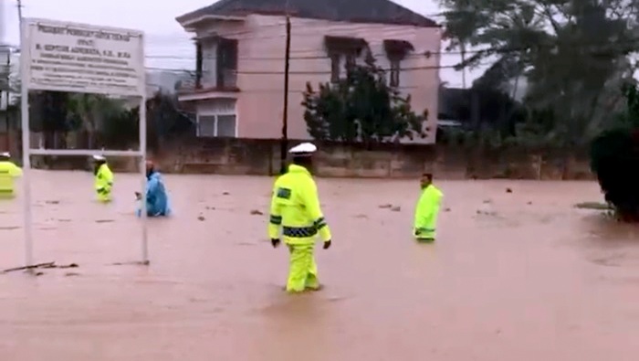 Jalinbar Gedongtataan Terendam Banjir