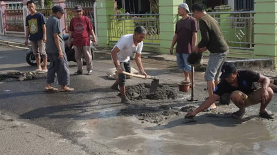 Warga Tanjungharapan Kembali Ambil Alih Peran Dinas PU