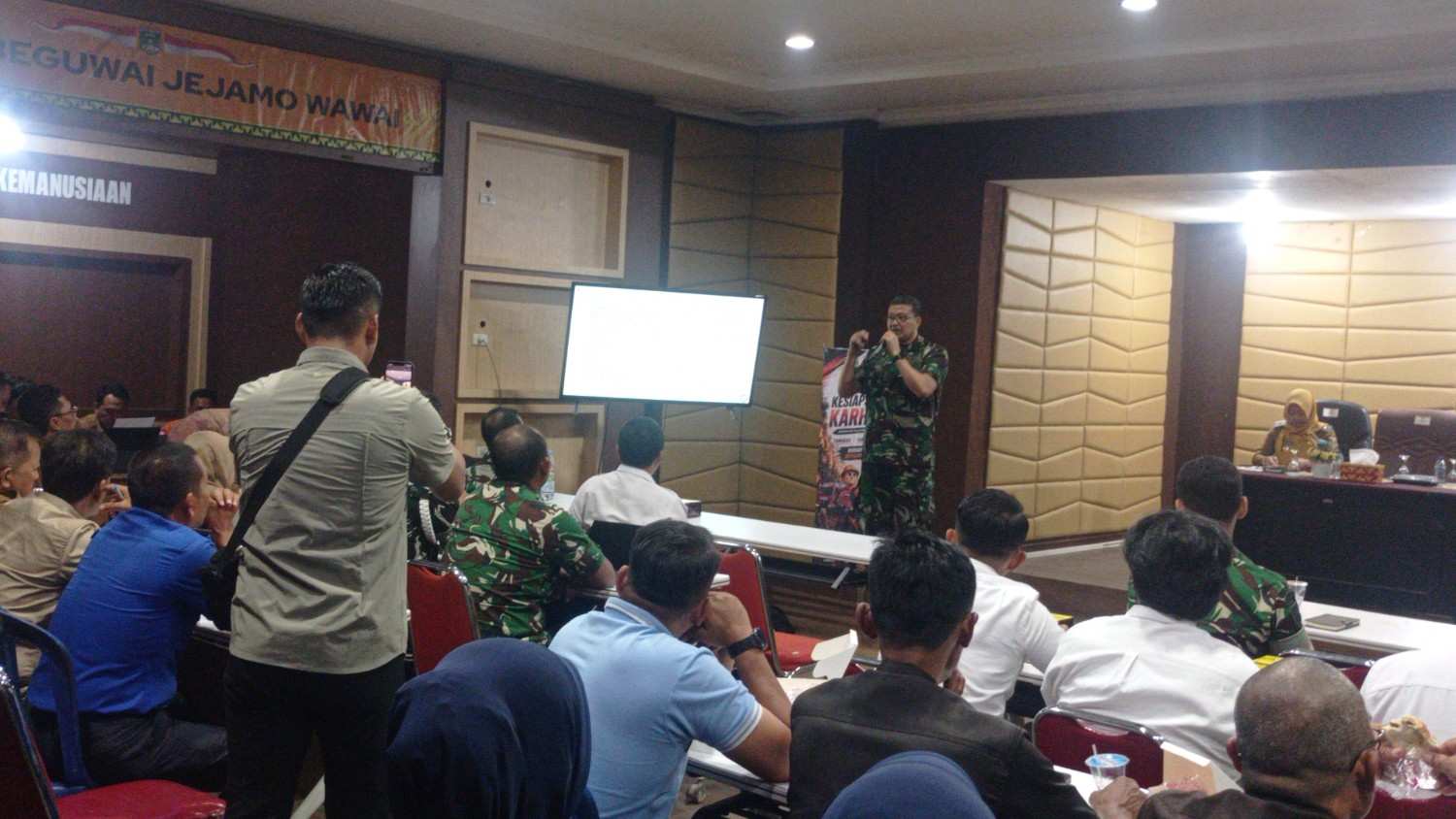 Cegah Karhutla di Tol Bakauheni-Terbanggi Besar, PT BTB Siagakan 2 Mobil Tangki Air