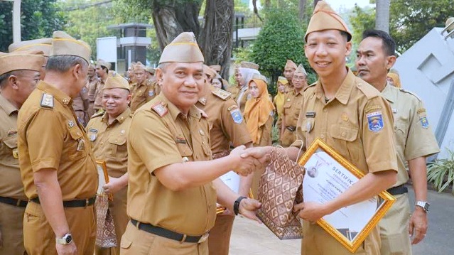 Tiga Pegawai Pemkot Metro Diganjar Penghargaan