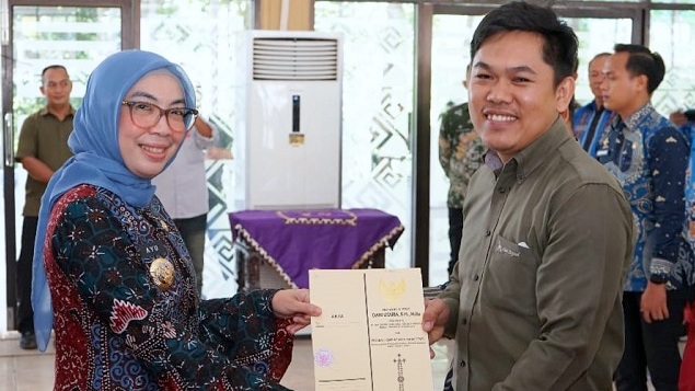 Pemkab Waykanan Beri Dokumen Legalitas  Kopdes Merah Putih