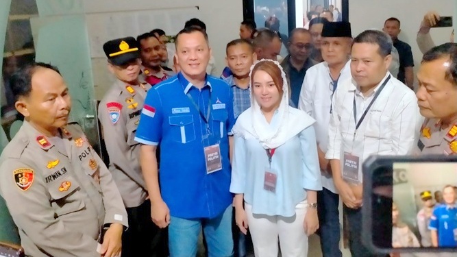 KPU Pesawaran Tolak Berkas Pendaftaran Istri Aries Sandi
