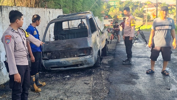 Mobil  Misterius Terbakar di Pringsewu