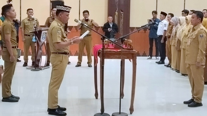 Walikota Metro Lantik 100 ASN dalam Jabatan Strategis