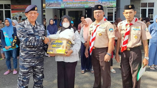 Saka Bahari Lanal Panjang Peduli Korban Banjir