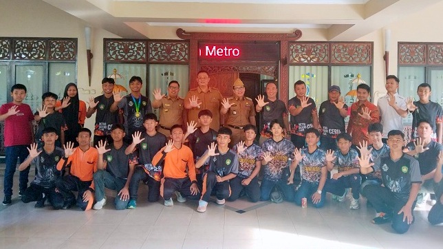 Kado Istimewa  Pertina Metro untuk Walikota