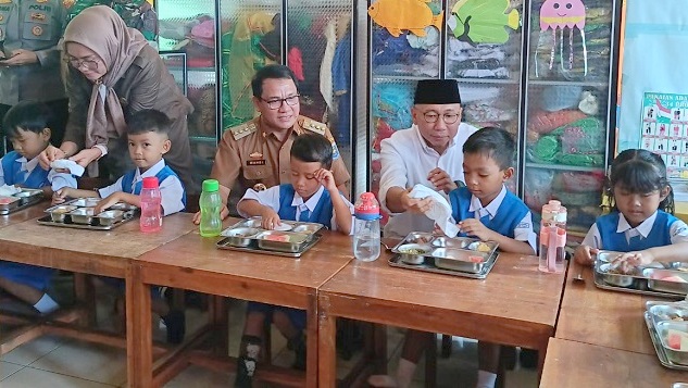 Tinjau Program Makan Bergizi Gratis, RMD Apresiasi Pemkot Metro