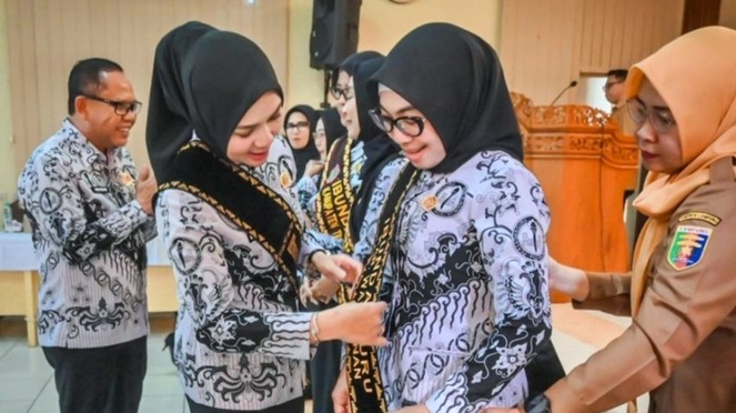 Bupati Waykanan Emban Amanah Ibunda Guru