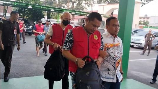 Kejari Metro Terima Tersangka Judol Berikut Barang Bukit Miliaran Rupiah