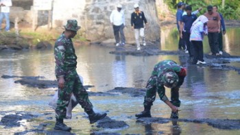 Gerakan Radin Inten Asri,  Kodim Waykanan Motori Bersih-Bersih Curup Kereta