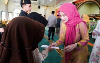 Nanda Apresiasi Pengurus Pengajian Al-hidayah