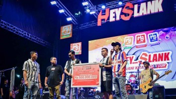 Lewat Konser Slank Di Lampung, HS Salurkan Donasi Rp500 Juta Untuk Korban Banjir Sumatera