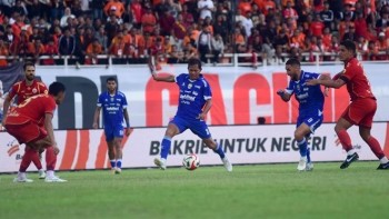 Tumbangkan Persija, Persib Di Ambang Juara!